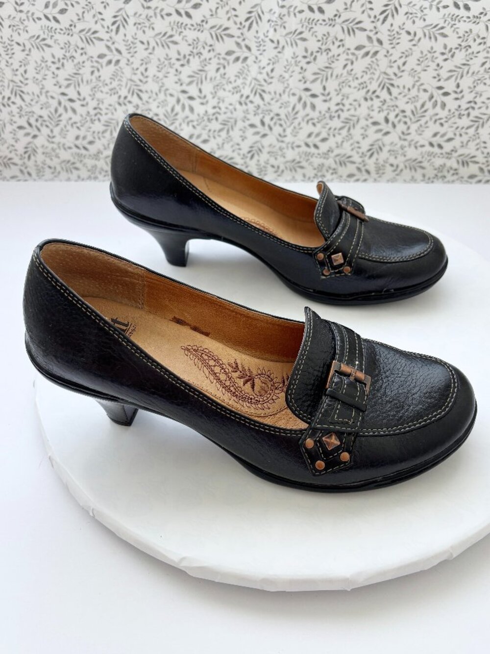 Sofft Black Leather Loafer Pumps Women’s 7.5M Buckle Studded  Teacher Classic